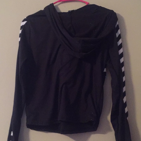 Super Cute Cropped Hoodie - Picture 5 of 5